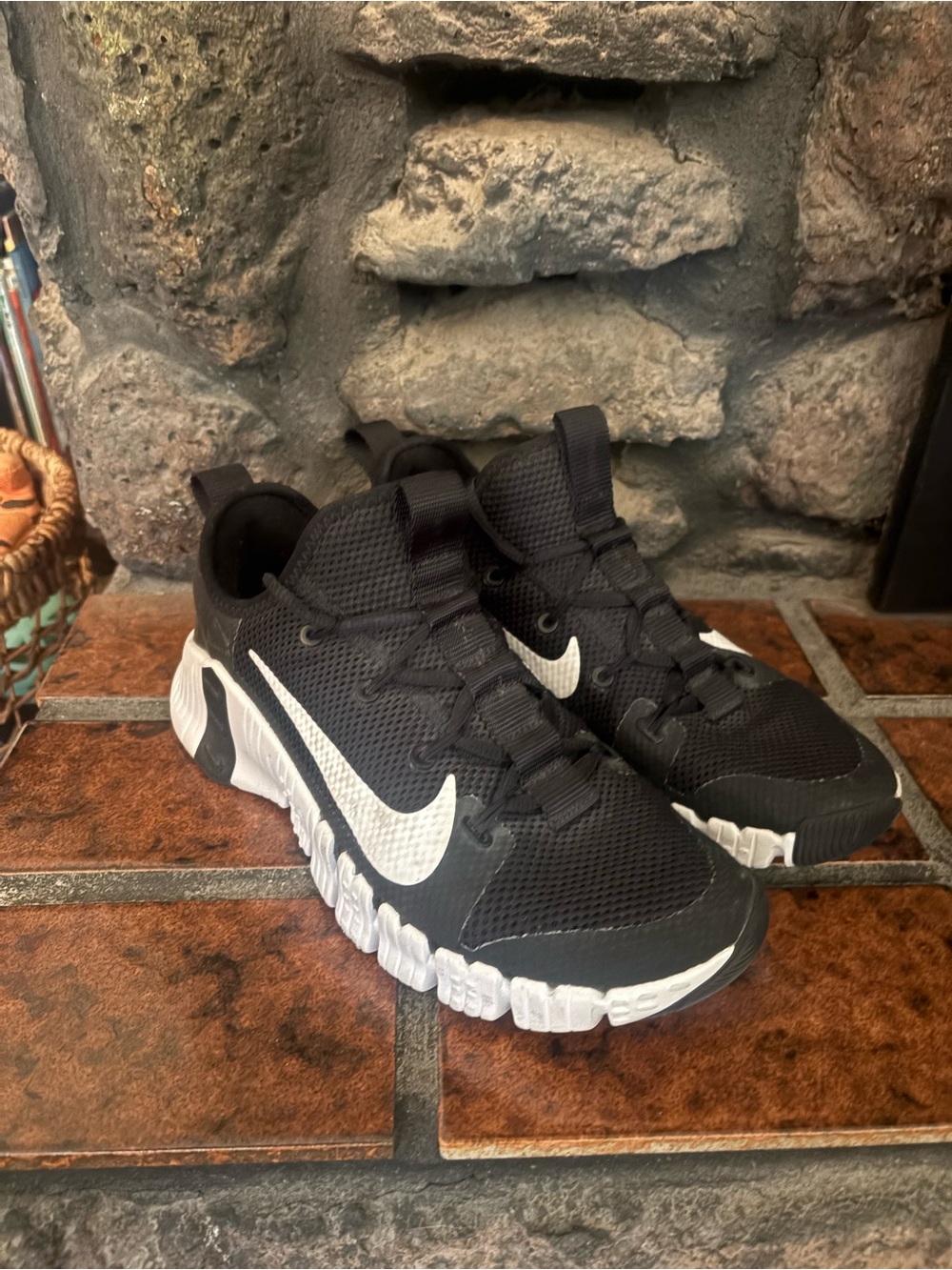 Metcon Nike women’s Black and White Athletic Sneakers size 9